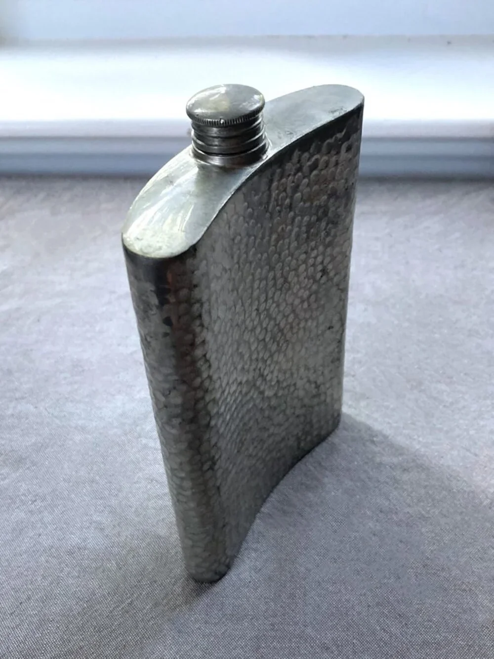 Sheffield England Pewter, 10 oz Hammered Hip Flask, Screw Cap, 6